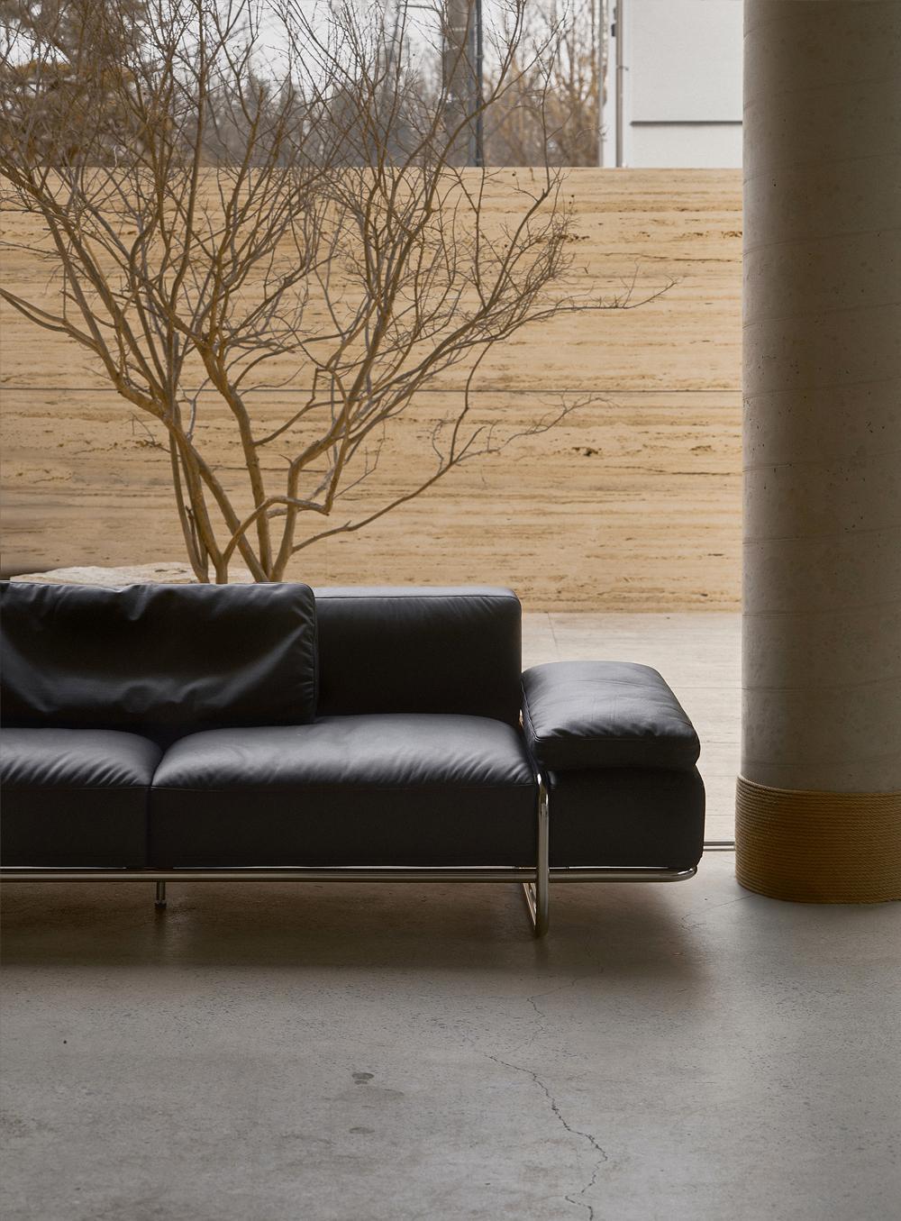 NOIR SOFA | Leather
