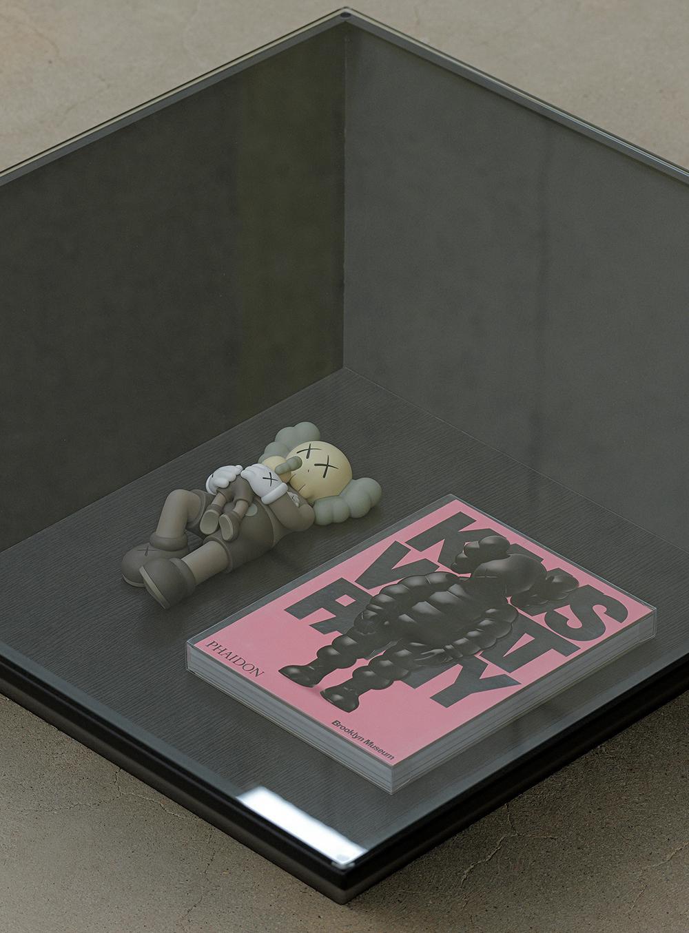 COLLECTOR SOFA TABLE