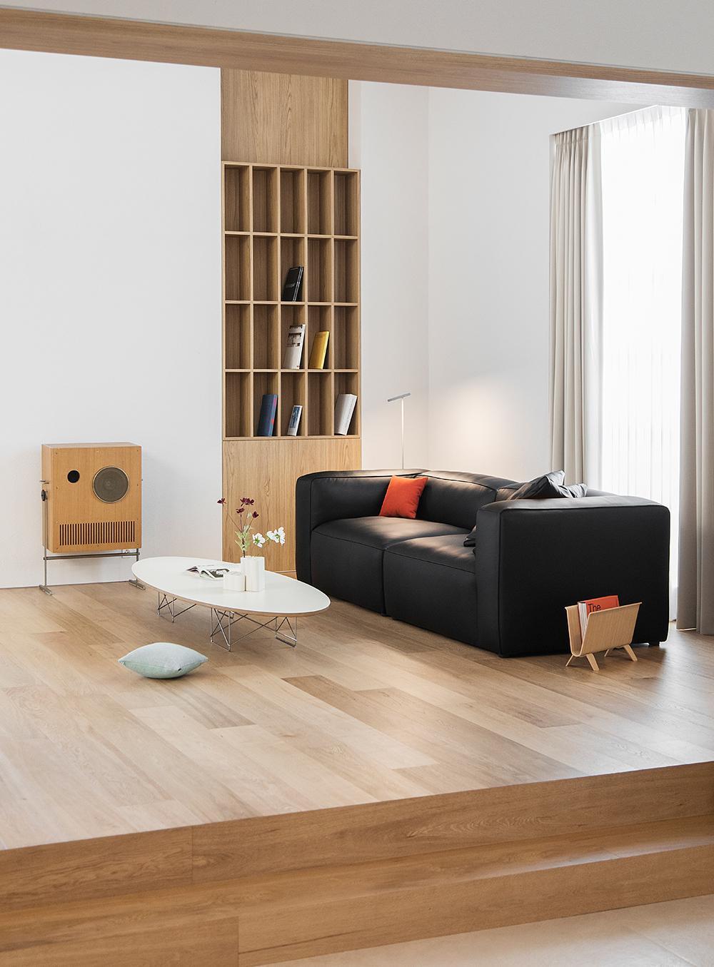 TIMELESS DOZE SOFA | Leather