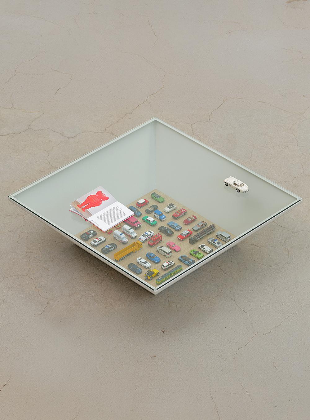 COLLECTOR SOFA TABLE