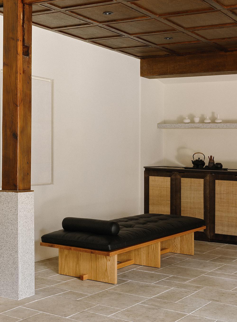 BLANK DAYBED SOFA | Leather