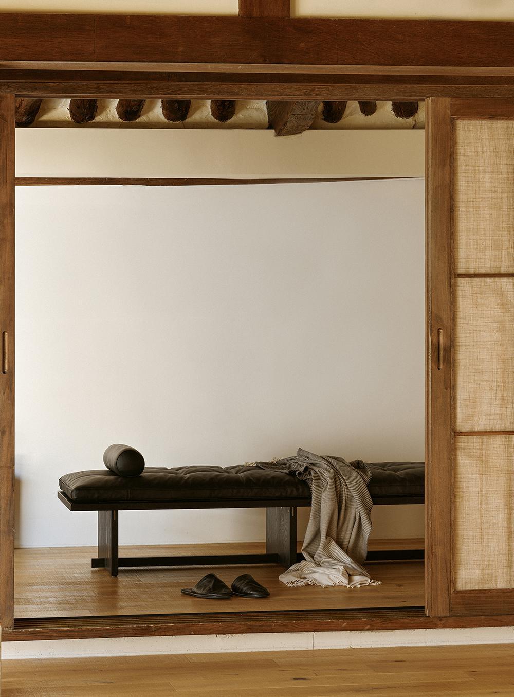 BLANK DAYBED SOFA | Leather