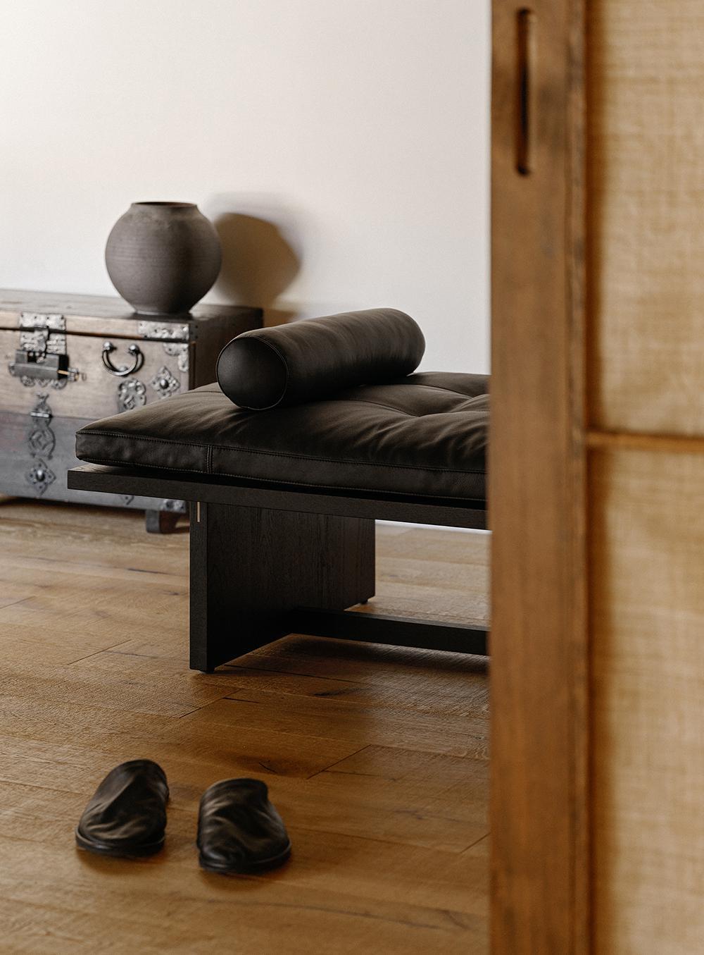 BLANK DAYBED SOFA | Leather